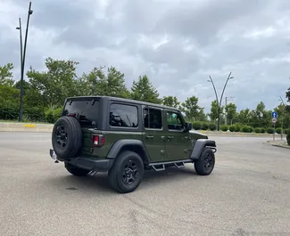 Jeep Wrangler vuokraus. Mukavuus, SUV auto vuokrattavana Georgiassa ✓ Vakuusmaksu 800 GEL ✓ Vakuutusvaihtoehdot: TPL, CDW.