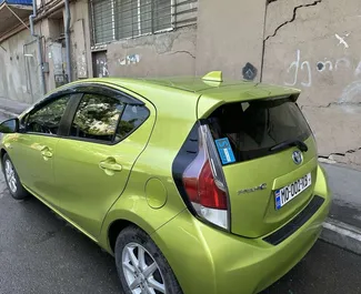 Biluthyrning av Toyota Prius C 2016 i i Georgien, med funktioner som ✓ Bensin bränsle och 150 hästkrafter ➤ Från 180 GEL per dag.