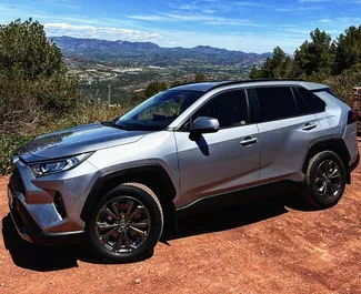 Vista frontal de un Toyota Rav4 de alquiler en Valencia, España ✓ Coche n.º 10768. ✓ Automático TM ✓ 0 opiniones.