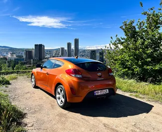 クタイシにて、グルジアにてでのHyundai Veloster #10800 自動カーレンタル、1.6Lエンジン搭載 ➤ タマズから。