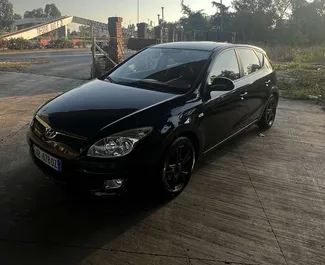 Najem avtomobila Hyundai i30 2010 v v Albaniji, z značilnostmi ✓ gorivo Dizel in 80 konjskih moči ➤ Od 28 EUR na dan.