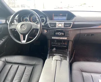 Mercedes-Benz E-Class udlejning. Premium Bil til udlejning i Albanien ✓ Depositum på 300 EUR ✓ CDW, SCDW, I udlandet, Ung forsikringsmuligheder.