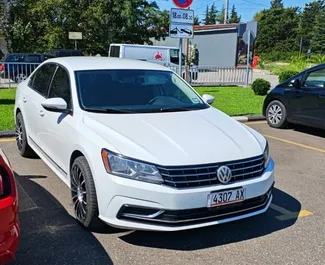 Vuokra-auton etunäkymä Volkswagen Passat Kutaisin lentoasemalla, Georgia ✓ Auto #10703. ✓ Vaihteisto Automaattinen TM ✓ Arvostelut 0.