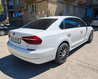 Volkswagen Passat 2017, Kutaisi Havalimanı'nda için kiralık, sınırsız kilometre sınırı ile.