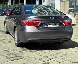 バトゥーミにて、グルジアにてでのToyota Camry #10280 自動カーレンタル、2.5Lエンジン搭載 ➤ ジュリアから。