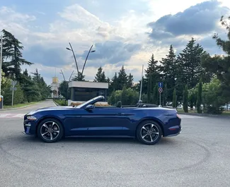 Benzin 2,3L motor a Ford Mustang Cabrio 2020 modellhez bérlésre Tbilisziben.