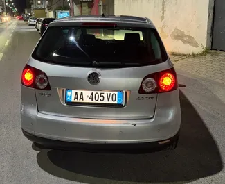 Volkswagen Golf Plus 2009 location de voiture en Albanie, avec ✓ Diesel carburant et 140 chevaux ➤ À partir de 25 EUR par jour.