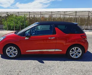 تأجير سيارة Citroen DS3 2014 في في إسبانيا، تتميز بـ ✓ وقود البنزين وقوة 120 حصان ➤ بدءًا من 45 EUR يوميًا.