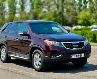 レンタルのKia Sorentoの正面ビュー、クタイシにて, グルジア ✓ 車両番号#8567。✓ 自動トランスミッション ✓ 0のレビュー。