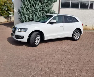 Audi Q5 2010 vuokrattavissa Tiranan lentoasemalla, rajoittamaton kilometrin rajalla.