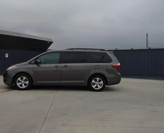 Aluguel de Toyota Sienna. Carro Conforto, Monovolume para Alugar na Geórgia ✓ Sem depósito ✓ Opções de seguro: TPL, CDW.