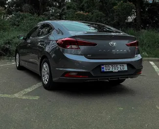 Hyundai Elantra 2020 autóbérlés Grúziában, jellemzők ✓ Benzin üzemanyag és 180 lóerő ➤ Napi 115 GEL-tól kezdődően.