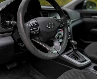 Hyundai Elantra bérlése. Kényelmes, Prémium típusú autó bérlése Grúziában ✓ Letét nélkül ✓ Biztosítási opciók: TPL, SCDW, Utasok, Lopás.