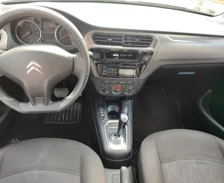 Citroen Elysee 2014 location de voiture en Albanie, avec ✓ Essence carburant et 57 chevaux ➤ À partir de 28 EUR par jour.