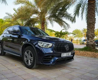 Prenájom auta Mercedes-Benz GLC300 2022 v v SAE, s vlastnosťami ✓ palivo Benzín a výkon 220 koní ➤ Od 380 AED za deň.