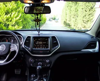 Interior of Jeep Cherokee for hire in Georgia. A Great 5-seater car with a Automatic transmission.