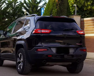 Jeep Cherokee 2019 διαθέσιμο για ενοικίαση στην Τιφλίδα, με όριο χιλιομέτρων απεριόριστο.