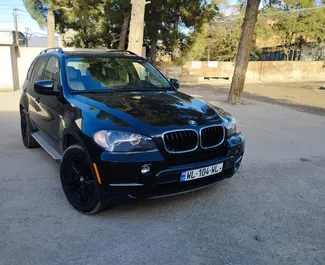 Framvy av en hyrbil BMW X5 i Tbilisi, Georgien ✓ Bil #10826. ✓ Växellåda Automatisk TM ✓ 0 recensioner.