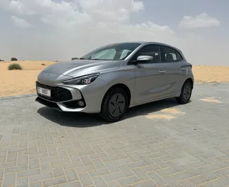 Vista frontal de um aluguel MG 3 no Dubai, Emirados Árabes Unidos ✓ Carro #10811. ✓ Transmissão Automático TM ✓ 0 avaliações.