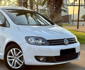 تأجير سيارة Volkswagen Golf Plus 2012 في في إسبانيا، تتميز بـ ✓ وقود الديزل وقوة 120 حصان ➤ بدءًا من 35 EUR يوميًا.