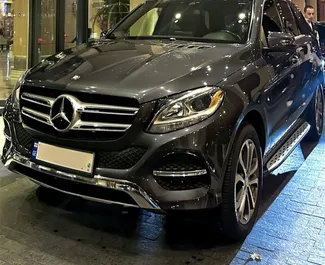 트빌리시에서, 조지아에서 대여하는 Mercedes-Benz GLE-Class의 전면 뷰 ✓ 차량 번호#10794. ✓ 자동 변속기 ✓ 0 리뷰.