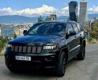 Frontvisning av en leiebil Jeep Grand Cherokee i Tbilisi, Georgia ✓ Bil #9812. ✓ Automatisk TM ✓ 0 anmeldelser.