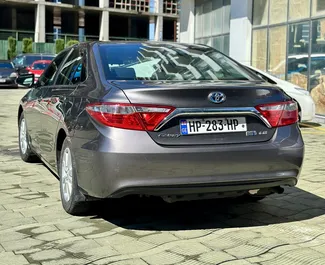 Toyota Camry nuoma. Komfortiškas, Premium automobilis nuomai Gruzijoje ✓ Depozitas 250 GEL ✓ Draudimo pasirinkimai: TPL, SCDW, Vagystė.