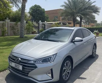 Vue de face d'une location Hyundai Elantra à Dubaï, EAU ✓ Voiture #10847. ✓ Automatique TM ✓ 0 avis.