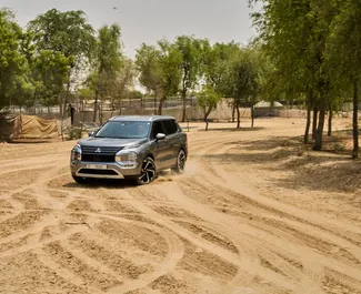 아랍에미리트에서에서 대여하는 Mitsubishi Outlander 2024 차량, 특징: ✓Petrol 연료 및 196마력 ➤ 하루 240 AED부터 시작.