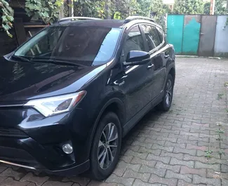 Araç Kiralama Toyota Rav4 #10960 Otomatik Batum'da, 2,5L motor ile donatılmış ➤ Zhenya tarafından Gürcistan'da.