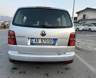 Прокат машини Volkswagen Touran #11072 (Автомат) в аеропорту Тирани, з двигуном 1,9л. Дизель ➤ Безпосередньо від Энриген в Албанії.