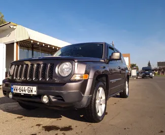 トビリシにてで利用可能な全輪駆動システム搭載のJeep Patriot 2014。