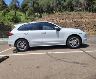 Porsche Cayenne udlejning. Premium, Luksus, SUV Bil til udlejning i Georgien ✓ Depositum på 800 GEL ✓ TPL, CDW, Tyveri forsikringsmuligheder.