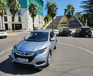 Vista frontal de um aluguel Honda HR-V em Kutaisi, Geórgia ✓ Carro #10950. ✓ Transmissão Automático TM ✓ 0 avaliações.