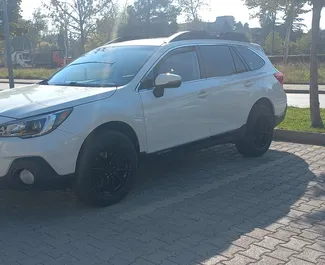 A Subaru Outback beltere bérlésre Grúziában. Nagyszerű 5-üléses autó Automatikus váltóval.