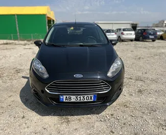 واجهة أمامية لسيارة إيجار Ford Fiesta في في مطار تيرانا, ألبانيا ✓ رقم السيارة 11055. ✓ ناقل حركة يدوي ✓ تقييمات 0.