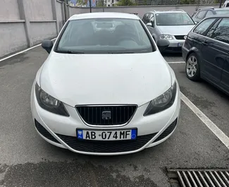 Nomas automašīnas priekšskats SEAT Ibiza pie Tirānas lidostas, Albānija ✓ Automašīna #11089. ✓ Pārnesumu kārba Rokasgrāmata TM ✓ Atsauksmes 0.