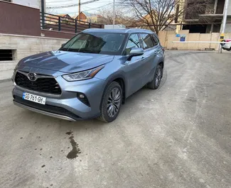 Intérieur de Toyota Highlander à louer en Géorgie. Une excellente voiture de 7 places avec une transmission Automatique.