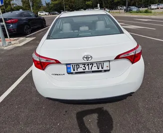 Motor Bencin 1,8L Toyota Corolla Sedan 2016 za najem v na letališču Kutaisi.