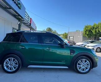 محرك البنزين بسعة 1,5 لتر لسيارة Mini Countryman Cooper 2023 للإيجار في في مطار أنطاليا.