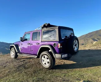 Jeep Wrangler kiralama. Konfor, SUV Türünde Araç Kiralama Gürcistan'da ✓ Depozito 800 GEL ✓ TPL, CDW sigorta seçenekleri.