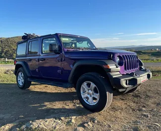 조지아에서에서 대여하는 Jeep Wrangler 2023 차량, 특징: ✓Petrol 연료 및 275마력 ➤ 하루 240 GEL부터 시작.