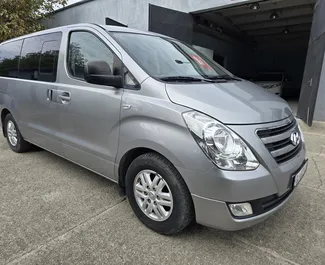 租赁 Hyundai Starex 的正面视图，在第比利斯, 格鲁吉亚 ✓ 汽车编号 #11097。✓ Automatic 变速箱 ✓ 0 评论。