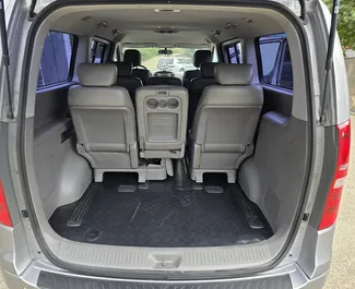 Hyundai Starex 2017 的 Diesel 2.5L 发动机，在 在第比利斯 出租。