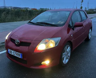 Přední pohled na pronájem Toyota Auris v Durresu, Albánie ✓ Auto č. 11324. ✓ Převodovka Manuální TM ✓ Recenze 0.