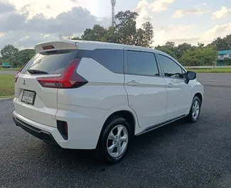 Mitsubishi Xpander udlejning. Komfort, Minivan Bil til udlejning i Thailand ✓ Depositum på 15000 THB ✓ TPL, CDW, SCDW, Ung forsikringsmuligheder.