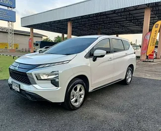 Interiør af Mitsubishi Xpander til leje i Thailand. En fantastisk 7-sæders bil med en Automatisk transmission.