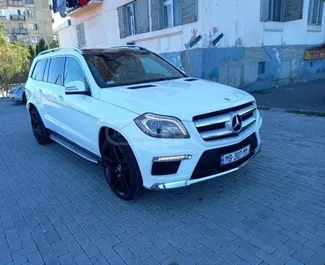 Najem avtomobila Mercedes-Benz GL-Class #11120 z menjalnikom Samodejno v v Tbilisiju, opremljen z motorjem 3,0L ➤ Od Roman v v Gruziji.