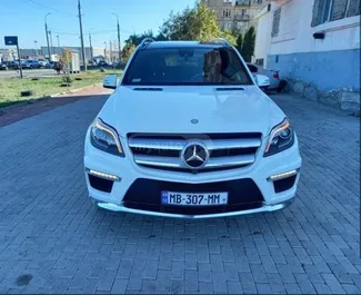 Najem avtomobila Mercedes-Benz GL-Class 2017 v v Gruziji, z značilnostmi ✓ gorivo Dizel in 258 konjskih moči ➤ Od 250 GEL na dan.