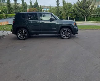 Jeep Renegade location. Économique, Confort, Crossover Voiture à louer en Géorgie ✓ Sans dépôt ✓ RC, CDW, SCDW, Passagers, Vol options d'assurance.